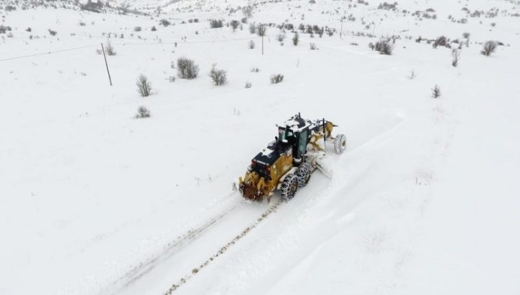 Erzincan’da kar 37 köy yolunu ulaşıma kapattı
