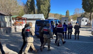 Erzurum’da jandarma 38 kaçak göçmeni yakaladı