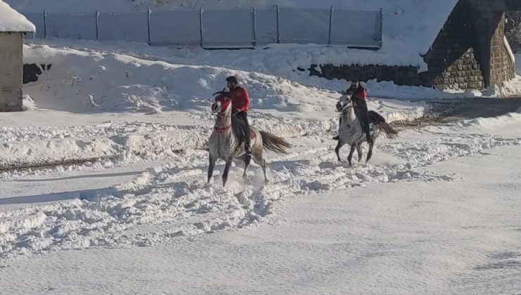 Erzurum’da kar üstünde cirit coşkusu