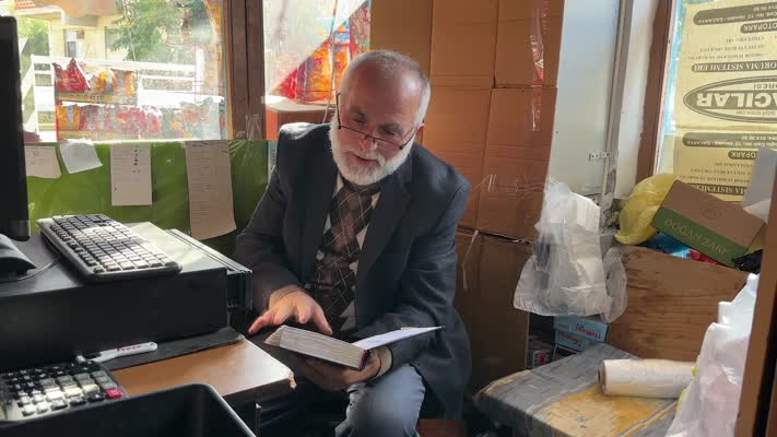 Eşiyle karar verip açtığı bakkal dükkanını 37 yıldır işletiyor