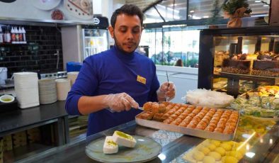 Gaziantep baklavası ve Maraş dondurması aynı tabakta buluşuyor