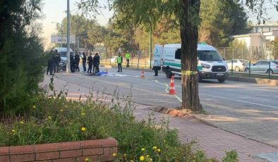 Gaziantep’te halk otobüsünün altında kalan motosikletli öldü