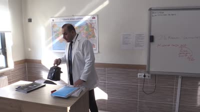 Görme engelli öğretmen, çocukluk hayali mesleğini başarıyla sürdürüyor