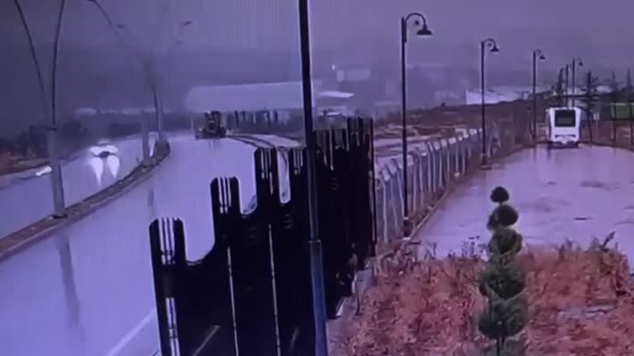 Greydere çarpan otomobilin sürücüsü hayatını kaybetti