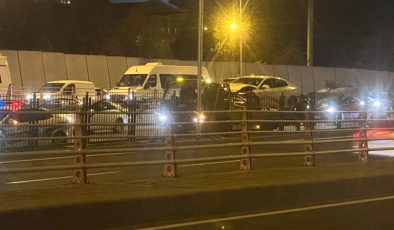 Yine aynı yerde kaza: Trafiği kilitledi