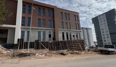 İnşaatta asansör boşluğuna düşen işçi öldü