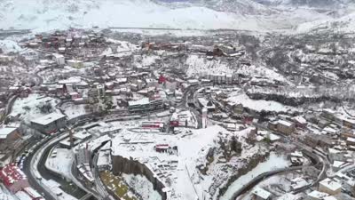 Bitlis’te karla kaplanan tarihi mekanlar büyüledi