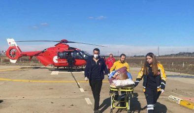 Kulp’ta kalça kırığı yaşayan kadın ambulans helikopterle taşındı
