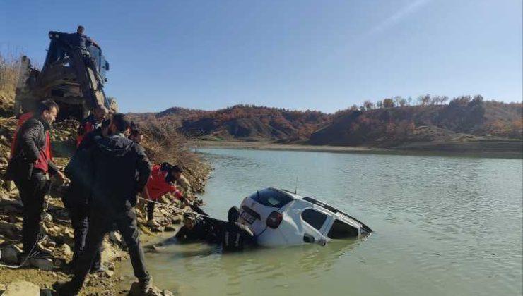 Kulp’ta sulama göletine düşen araç kurtarıldı