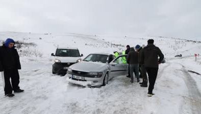 Malatya-Kayseri yolunda mahsur kalan araçlar kurtarıldı