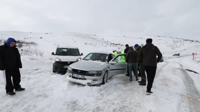 Malatya-Kayseri yolunda mahsur kalan araçlar kurtarıldı