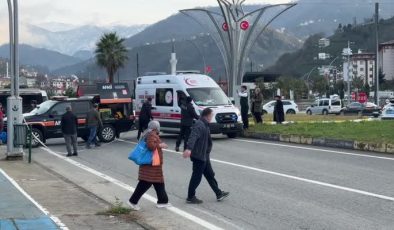 Öğrenci servisi ile otomobilin çarpıştığı kazada 10 kişi yaralandı