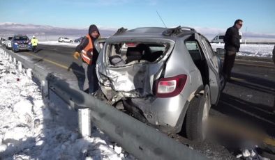 Öğretmenleri taşıyan minibüs otomobile çarptı, 12 öğretmen yaralandı