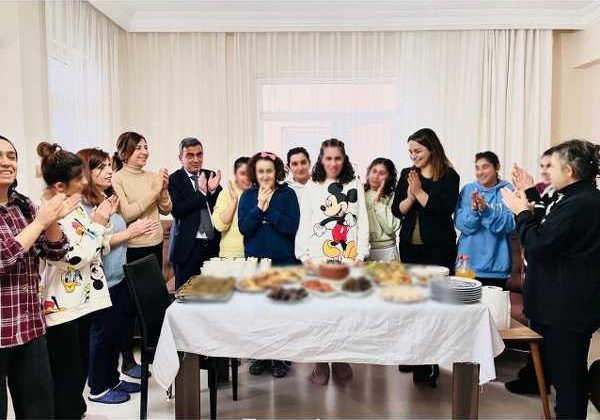 Özel gereksinimli bireyler için anlamlı doğum günü kutlaması