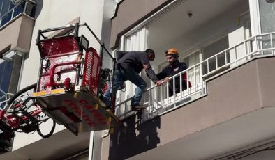 Rize’deki heyelanda tahliye edilenler AFAD gözetiminde eşyalarını alıyor