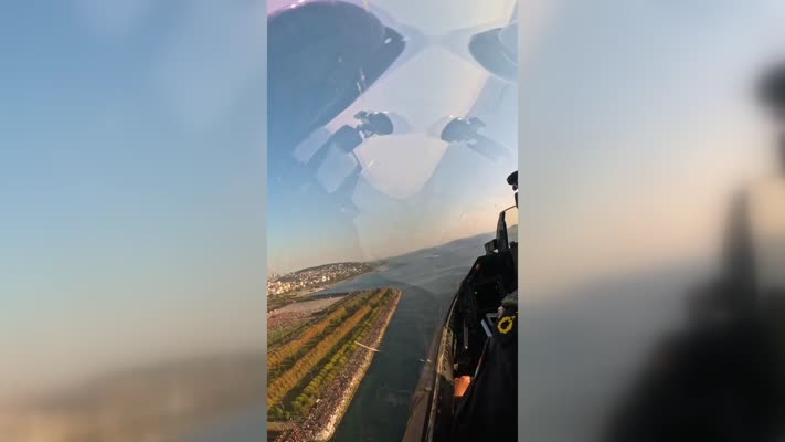 SOLOTÜRK’ün Cumhuriyet Bayramı’nda İstanbul’a yaptığı gösteri uçuşunun kokpit görüntüleri paylaşıldı