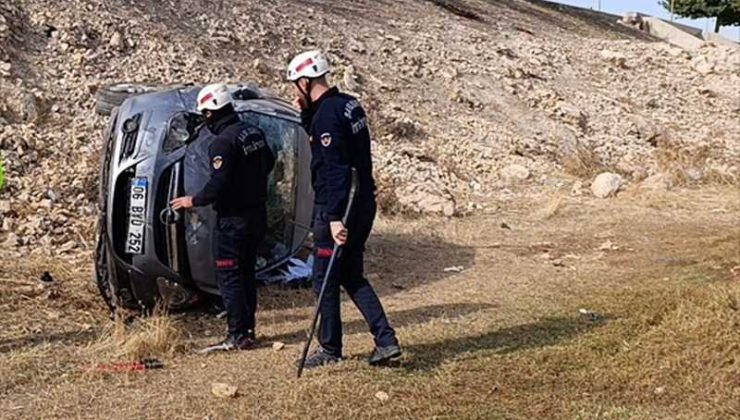 Şanlıurfa’da şarampole devrilen otomobilde 3 kişi yaralandı