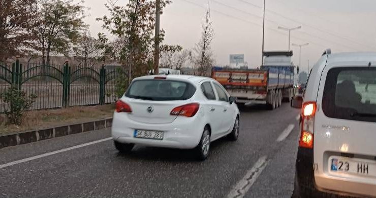 Seyrantepe kavşağı trafik çilesi: Vatandaşlar çözüm bekliyor