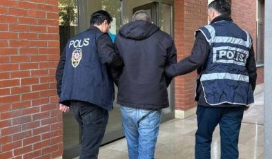 Siirt’te kuyumcudan altın kolye çalan hırsız güvenlik kamerasında