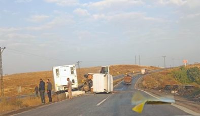 Şırnak Silopi’de tır devrildi: 1 yaralı