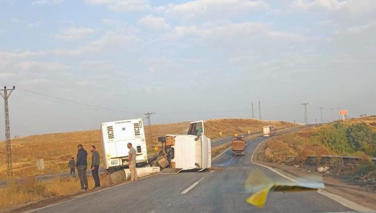 Şırnak Silopi’de tır devrildi: 1 yaralı