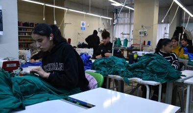 Şırnak Uludere’de öğrenciler hem eğitim görüyor hem meslek öğreniyor