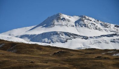 Şırnak’ın dağları beyaza büründü: Yollar açılıyor