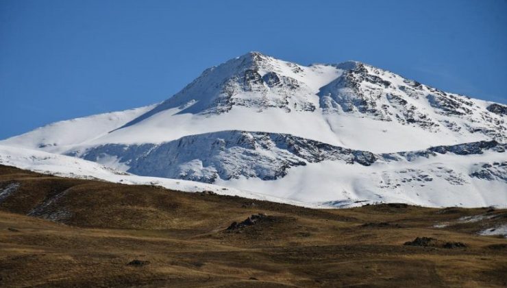 Şırnak’ın dağları beyaza büründü: Yollar açılıyor