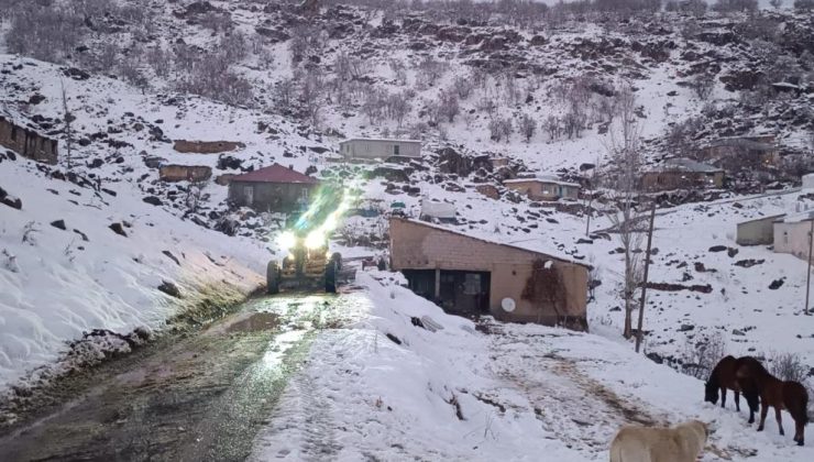Şırnak’ta kar nedeniyle kapanan köy yolları açılıyor