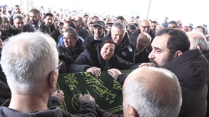 Sivas’ta yangında ölen öğretmen son yolculuğuna uğurlandı