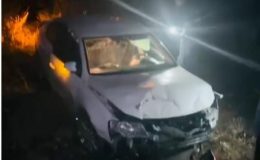 Siverek’te otomobil şarampole devrildi