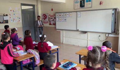 Depremde gözünü kaybeden öğretmen, öğrencilerinin sevgisiyle yeniden hayata tutundu