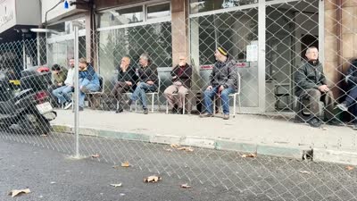 Tapulu arazisi olduğunu iddia ettiği sokak girişini tel örgüyle kapattı