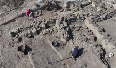 Tatarlı Höyük’te Orta Tunç Çağı’na ait yapı açığa çıkarıldı