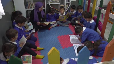 Tek öğretmen olarak görev yaptığı okulun çehresini değiştirdi