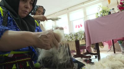 Kadınlar eski okulda üretip sosyalleşiyor