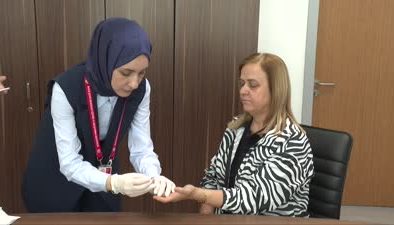 Türk bilim insanları şeker ölçümünü pratik hale getiren tıbbi cihaz üretti