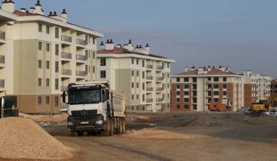 Türkiye’nin en büyük şantiyesinde 9 bin işçi konut inşa ediyor