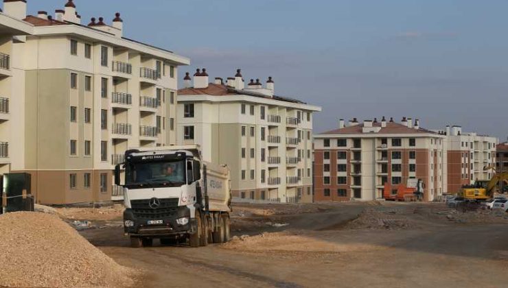 Türkiye’nin en büyük şantiyesinde 9 bin işçi konut inşa ediyor