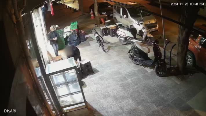 Üşümesin diye fırına alınan kadın, cep telefonu çaldı