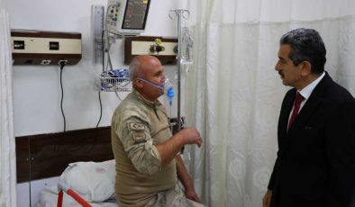 Vali Ekici, rahatsızlanan güvenlik korucularını hastanede ziyaret etti