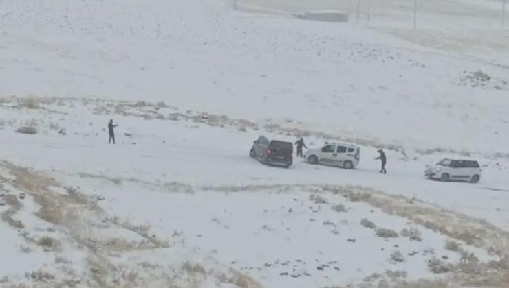 Van’da kar yağışı 24 yerleşim yerinin yolunu kapattı