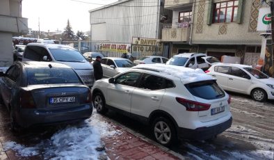 Van’da kar yağışıyla birlikte kış lastiği telaşı başladı