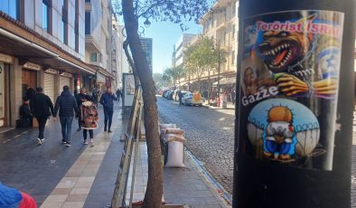 ‘Terörist İsrail’ afişleri Sur sokaklarını süslüyor