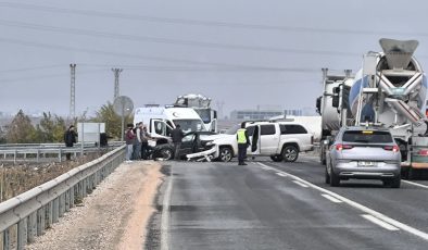 Organize Sanayi 3. etapta iki araç çarpıştı