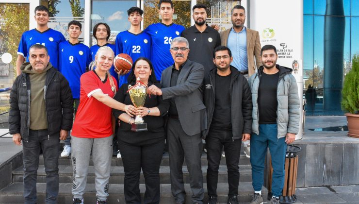 Şampiyonluk kazanan basketbol takımı Eş Başkanları ziyaret etti