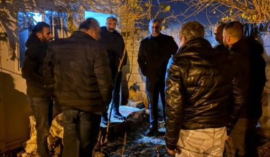 Konteynırda yaşayan depremzede aileye belediye yetkilileri sahip çıktı