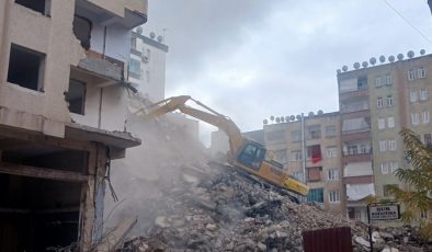 Diyarbakır’da Yıkım Çalışmaları Devam Ediyor