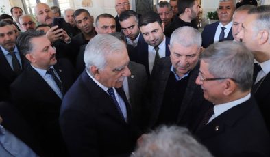 Ahmet Davutoğlu, Mardin’de Ahmet Türk ile görüştü