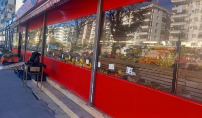 Manav reyonları brandalar ile kaplanıyor
